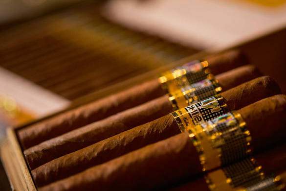 Hapag Lloyd Cruises MS Europa Havana Bar 2.jpg